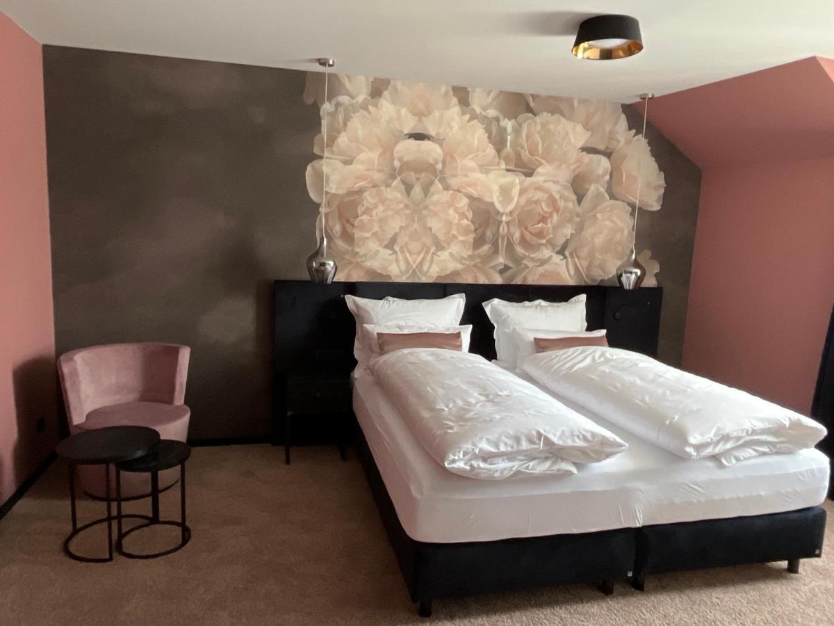 Boutiquehotel Burg Adenbach & Alter Weinbau Bad Neuenahr-Ahrweiler Bagian luar foto