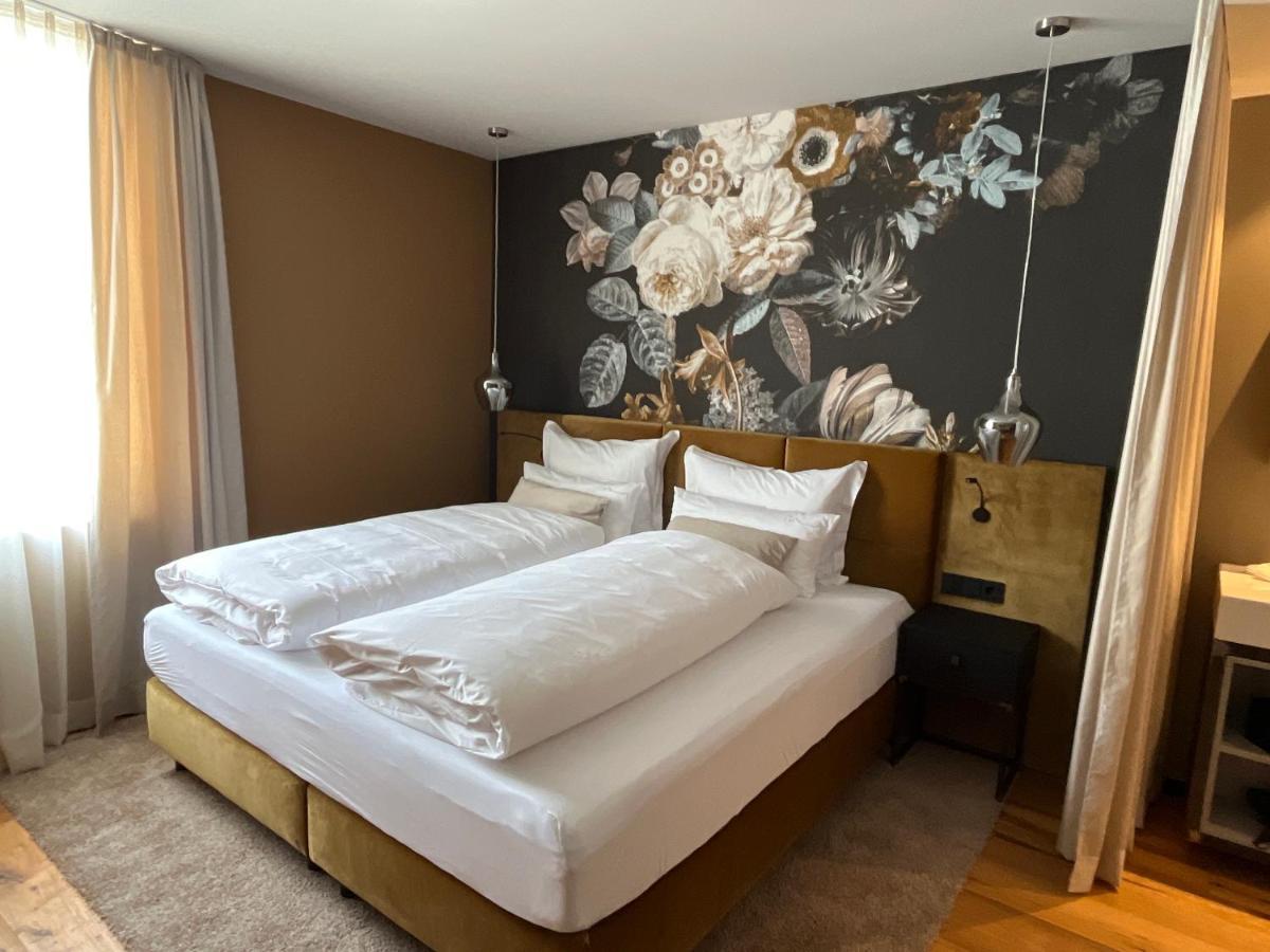 Boutiquehotel Burg Adenbach & Alter Weinbau Bad Neuenahr-Ahrweiler Bagian luar foto